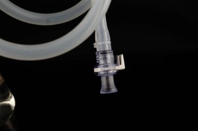 Передаточная крышка для колбы Эрленмейера, с трубкой 1/8 дюйма, разъемом MPC «папа» и уплотнит. крышкой «мама», стерильная, 1 шт./уп., 4 уп./кор., Nest, Китай