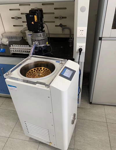 Центрифужный испаритель для 10×50 мл, до 70 °C, без насоса, с угловым ротором 46×2 мл, Scientz-1LS