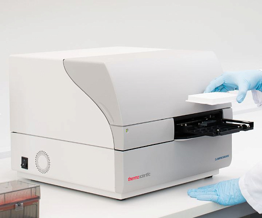 Люминометр, 270 – 670 нм, планшетный, шейкер, инкубатор, без дозатора Luminoskan Фото 2